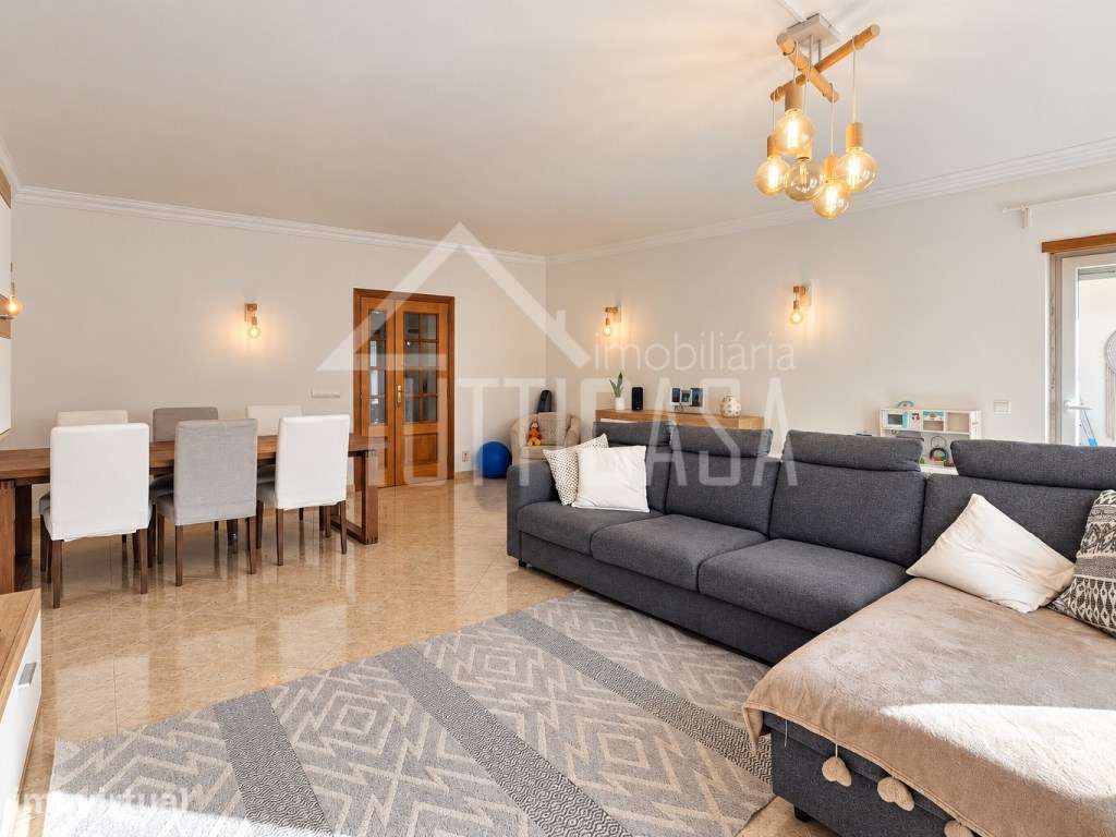Apartamento T2+2 com excelentes áreas, muita luz e três varandas - ... - Grande imagem: 3/39