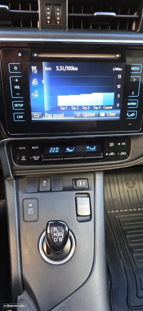 Toyota Auris Touring Sports 1.8 HSD Exclusive+Navi - 14