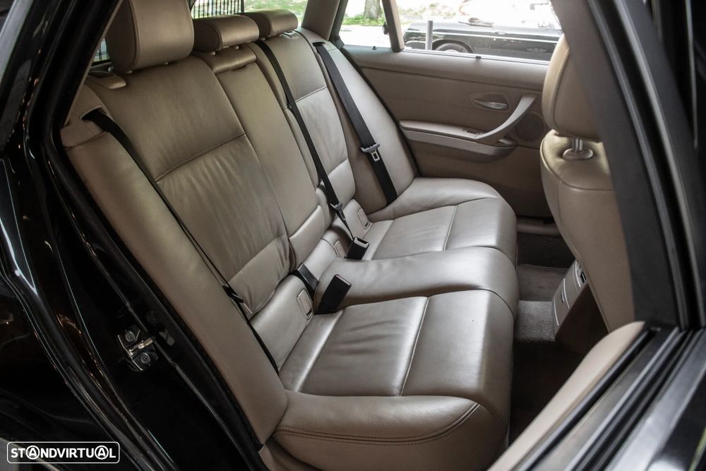 BMW 320 d Auto - 33