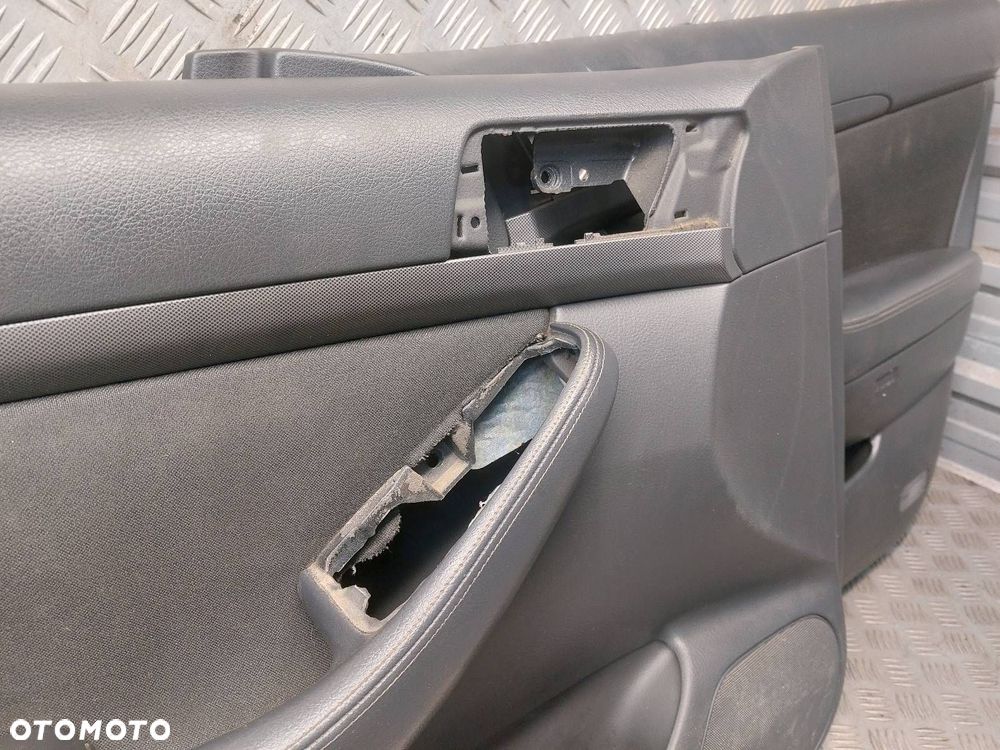 BOCZKI DRZWI KOMPLET TOYOTA AVENSIS T25 HATCHBACK - 4