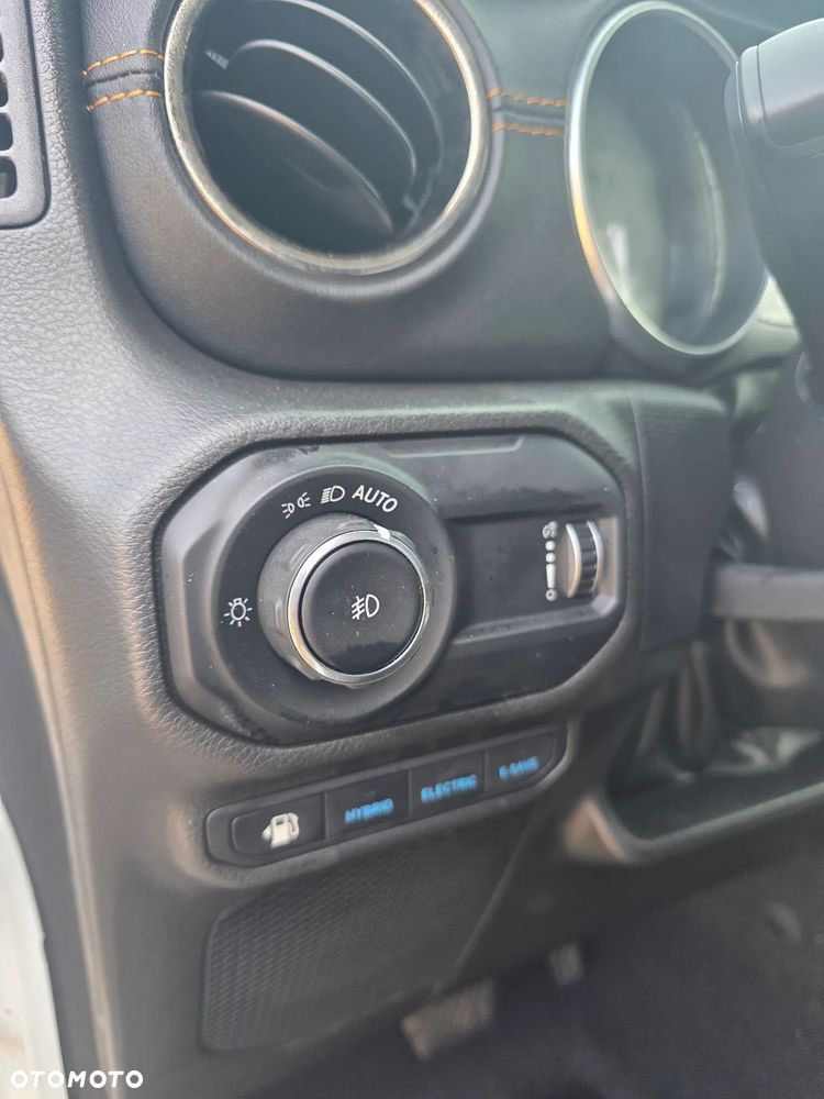 Jeep Wrangler 2.0 4xe Plug-In Hybrid Softtop Sahara - 12