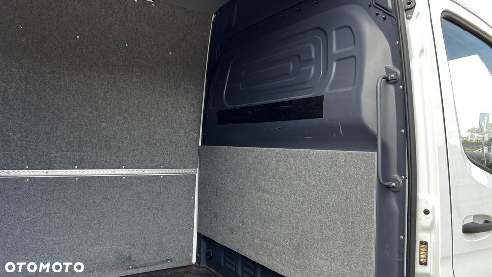 Mercedes-Benz Sprinter 319 - 32