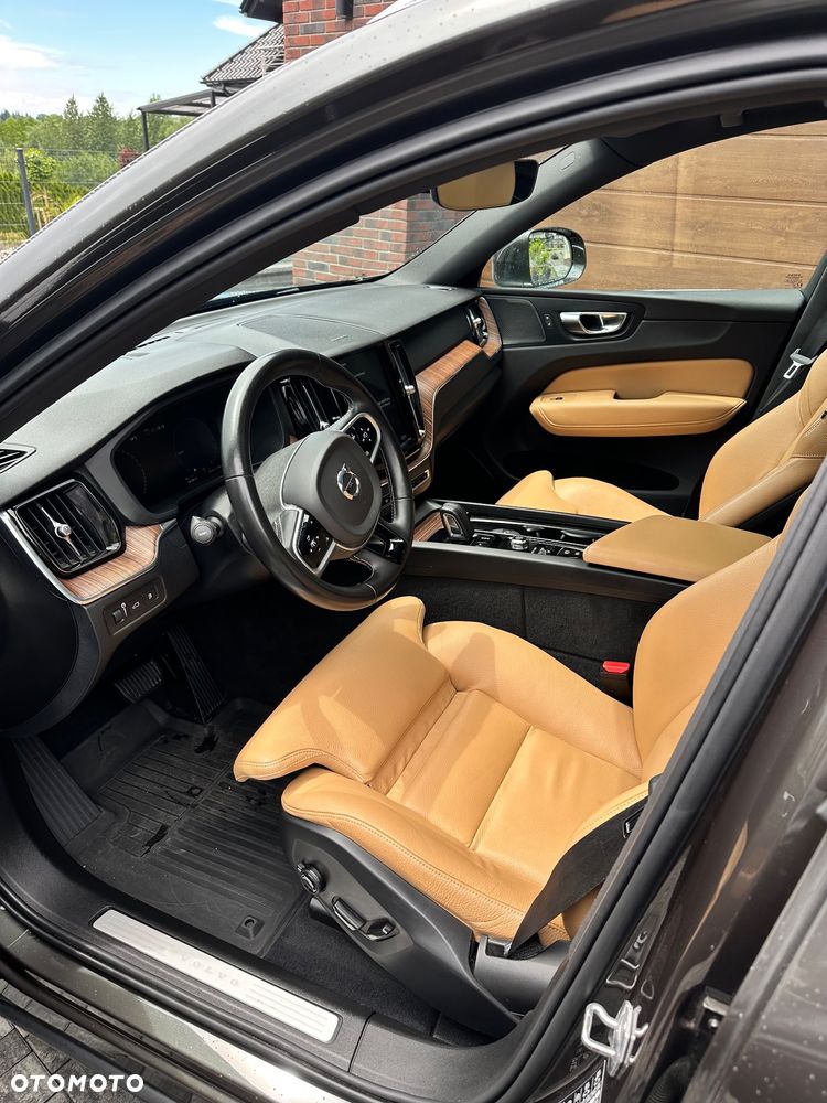 Volvo XC 60 T8 Twin Engine AWD Geartronic Momentum - 9