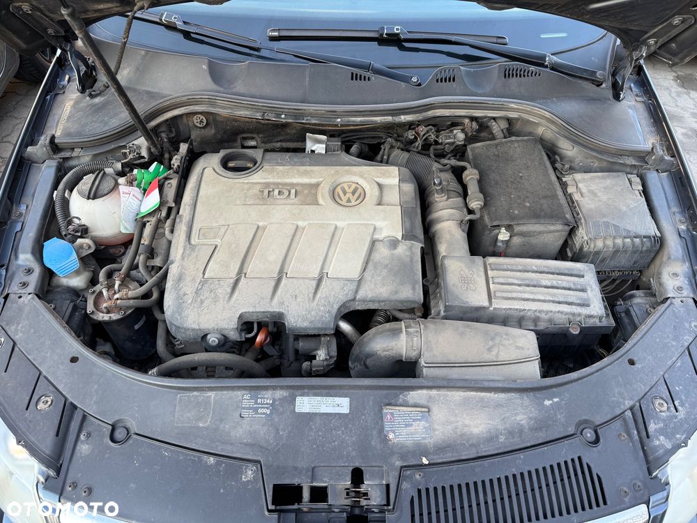 Volkswagen Passat 2.0 TDI DPF Highline - 9
