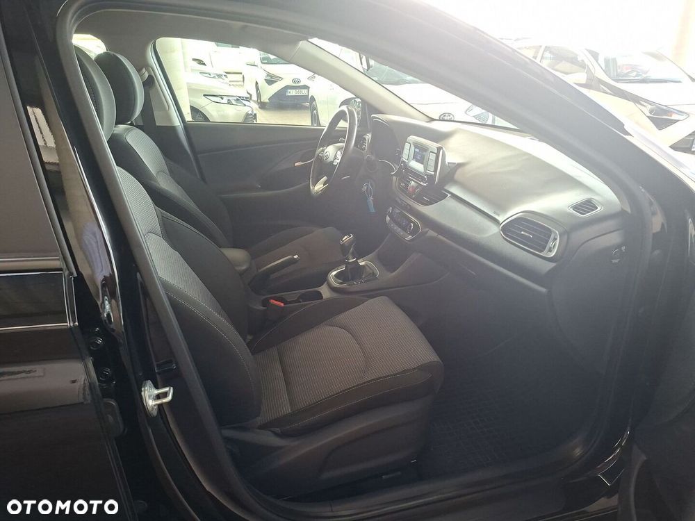 Hyundai i30 1.5 DPI Classic + - 10