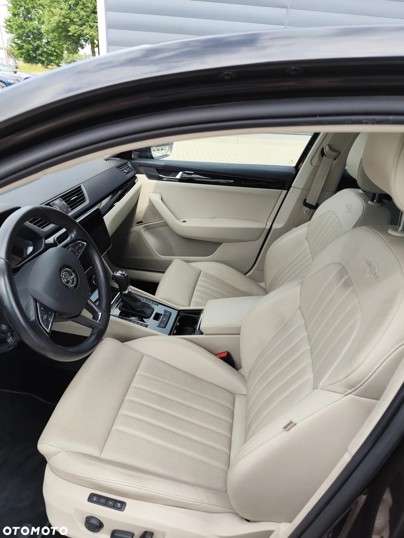 Skoda Superb 2.0 TDI 4x4 L&K DSG - 9