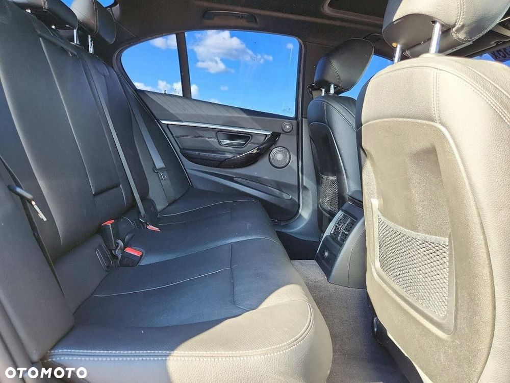 BMW Seria 3 340i M Sport - 9