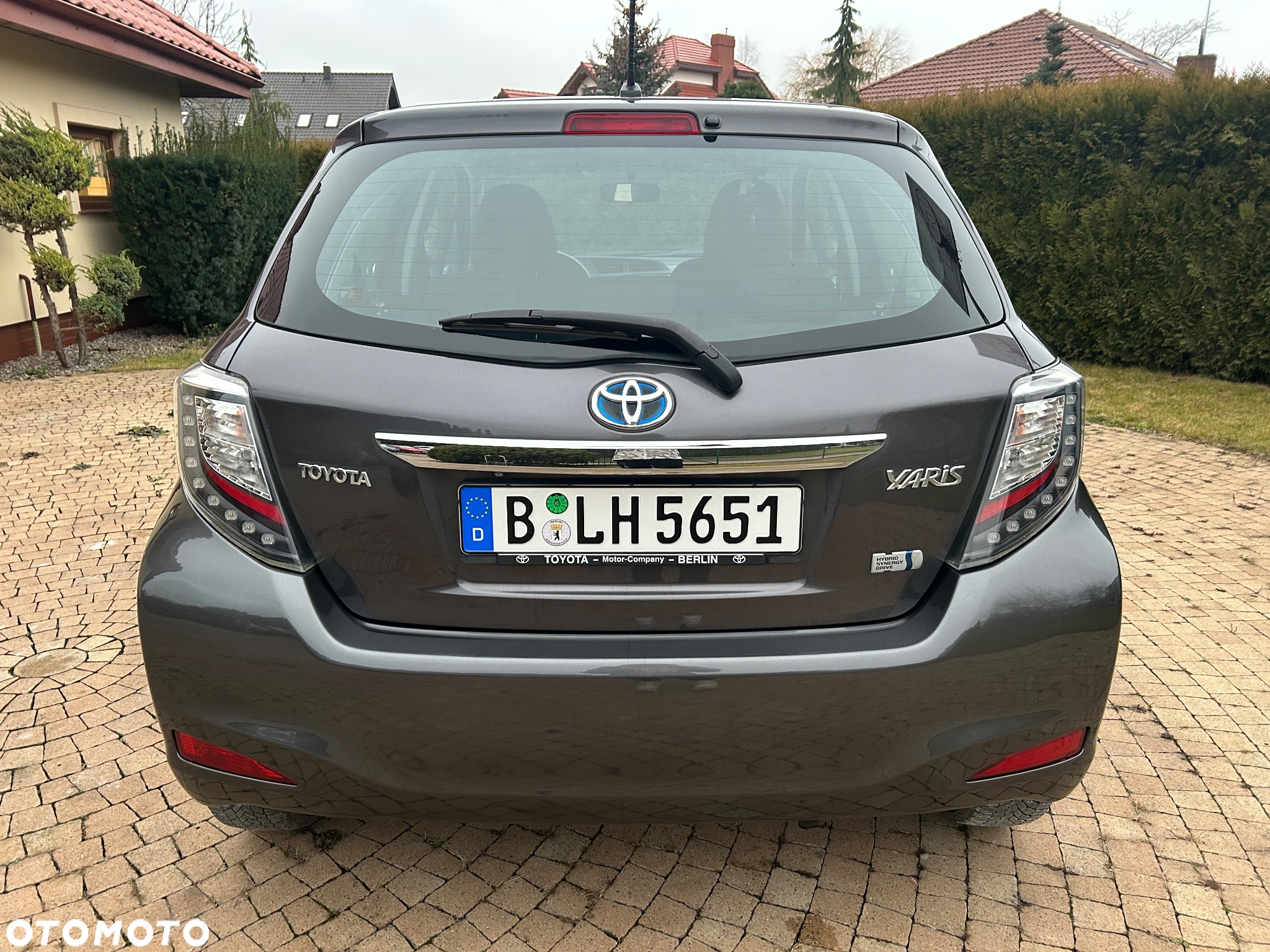 Toyota Yaris Hybrid 100 Active - 22