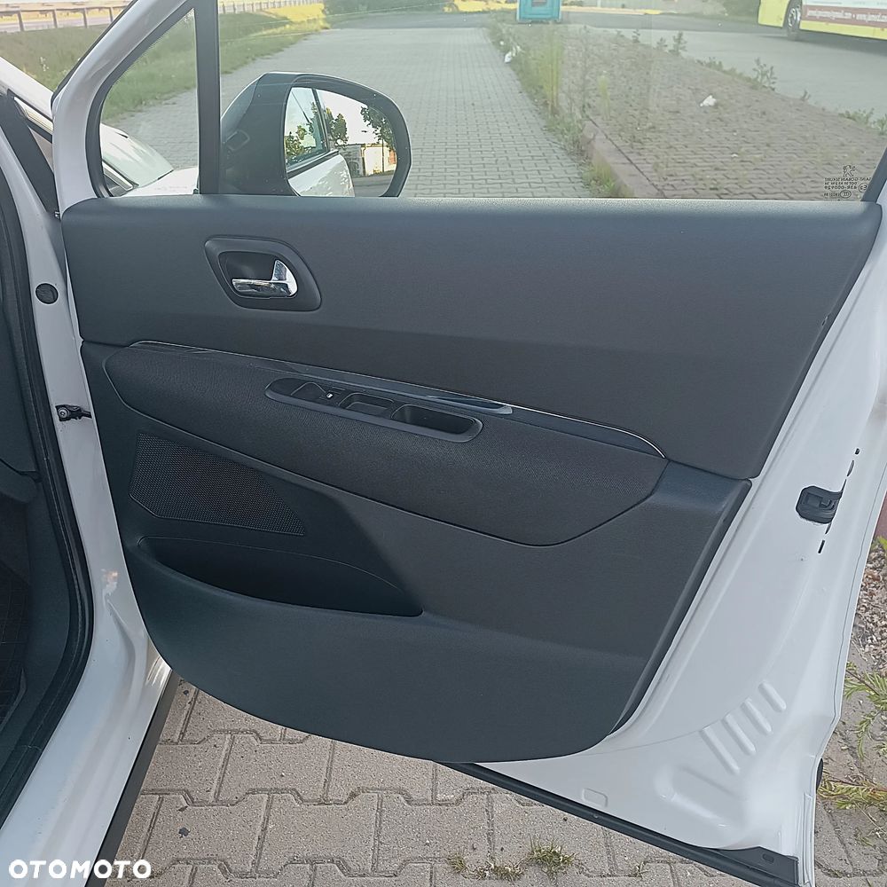 Peugeot 3008 1.6 HDi Trendy - 24