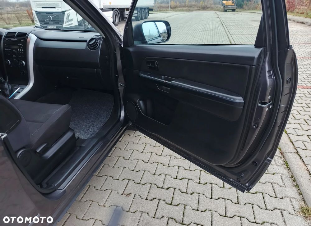 Suzuki Grand Vitara 1.6 Comfort - 24