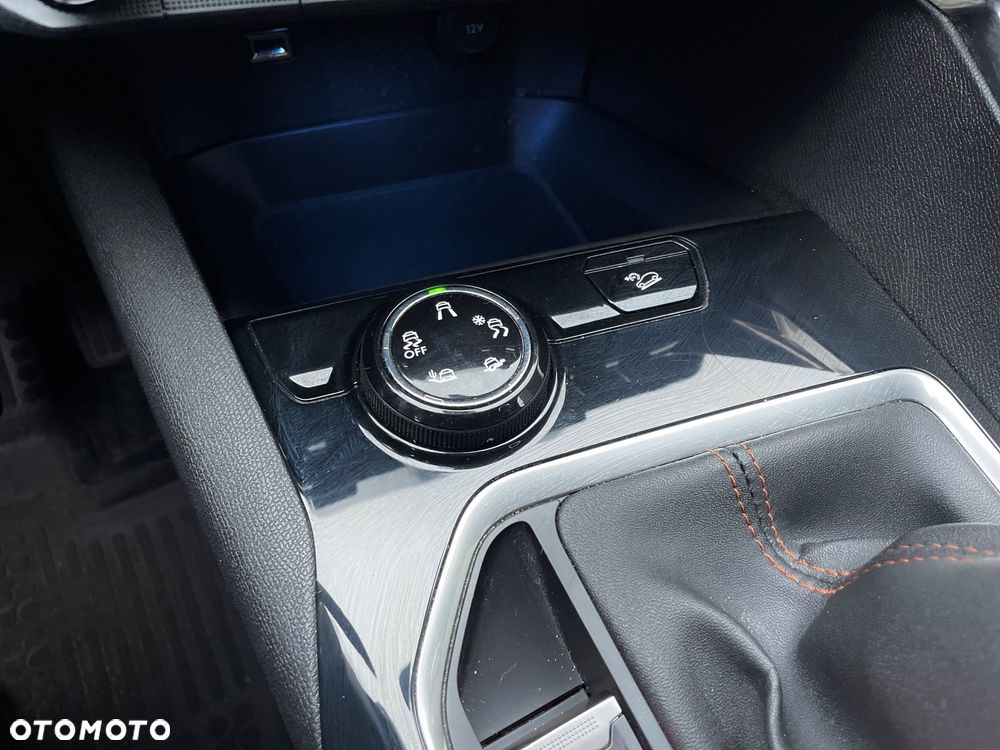 Peugeot 5008 2.0 BlueHDI Allure S&S - 38