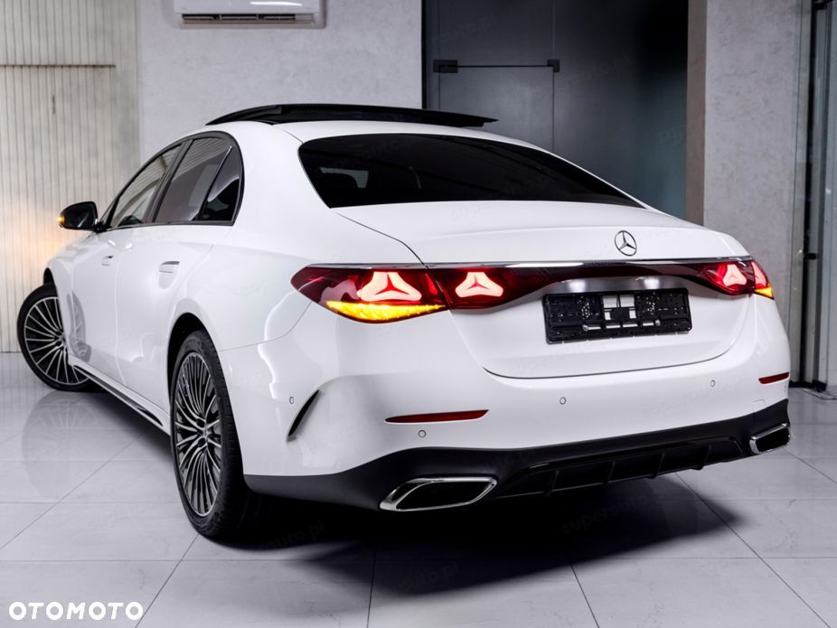 Mercedes-Benz Klasa E 220 d mHEV 4-Matic AMG 9G-Tronic - 2