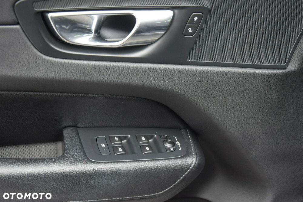Volvo XC 60 D4 AWD Geartronic Momentum - 34