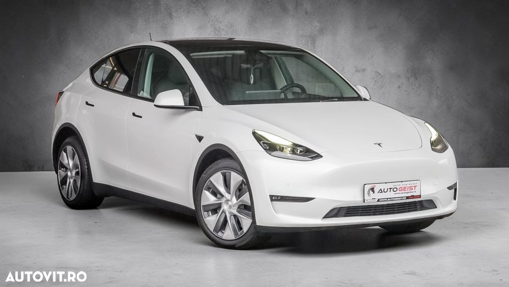 Tesla Model Y Long Range Dual Motor AWD - 9
