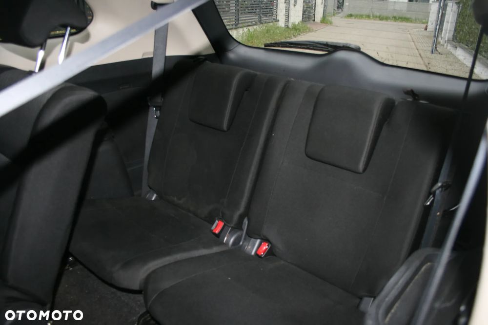 Mitsubishi Outlander 2.2 DID Intense - 23