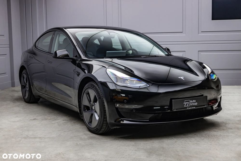 Tesla Model 3 - 4