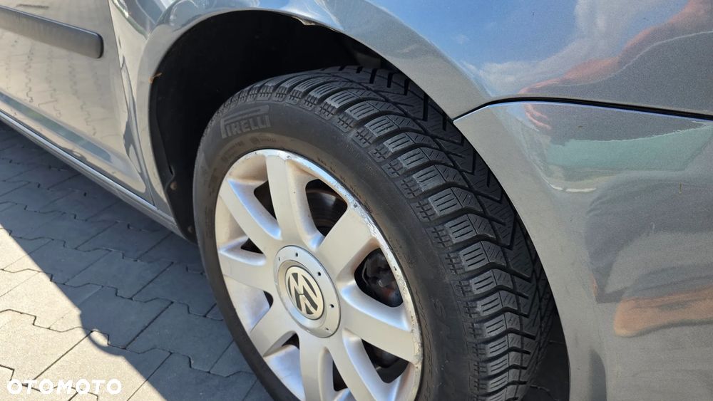 Volkswagen Touran 1.6 - 2