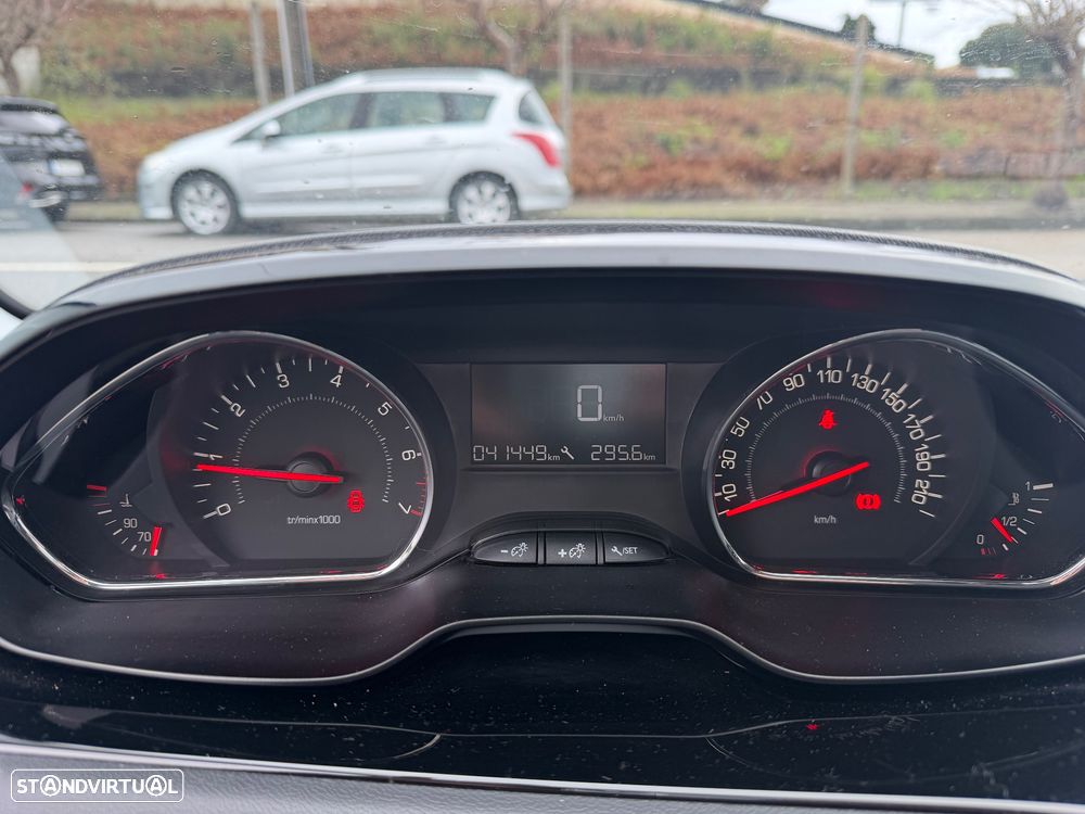 Peugeot 208 1.2 PureTech Style - 6