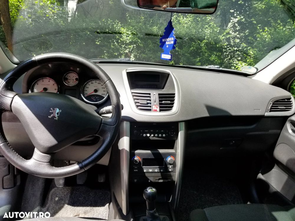 Peugeot 207 - 8