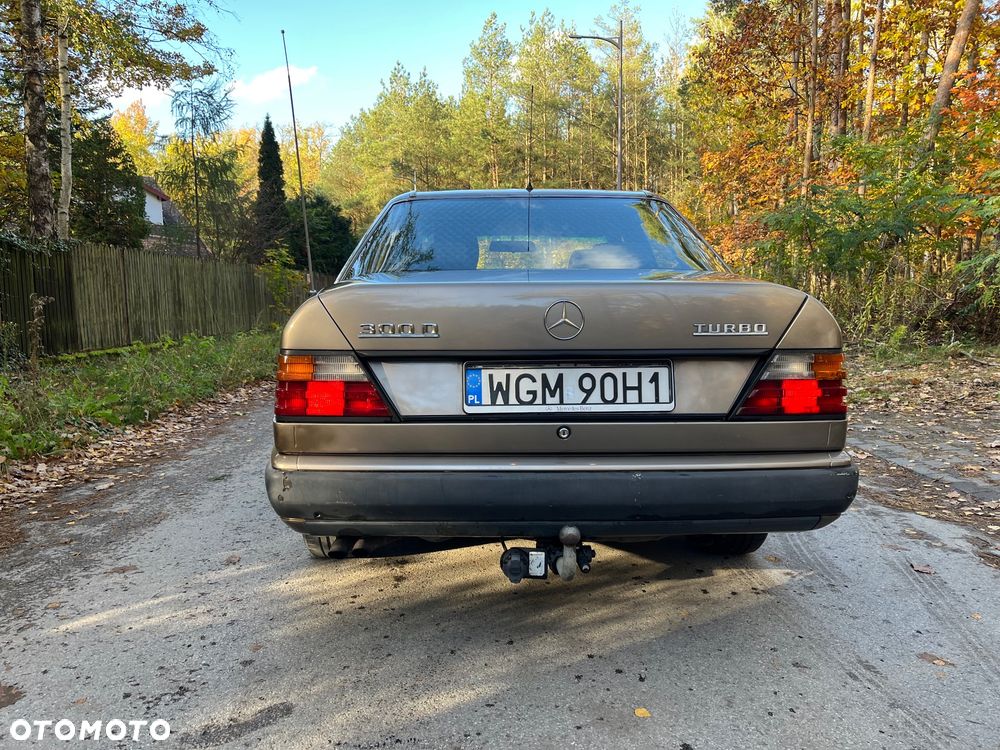 Mercedes-Benz W124 1989 photo 4