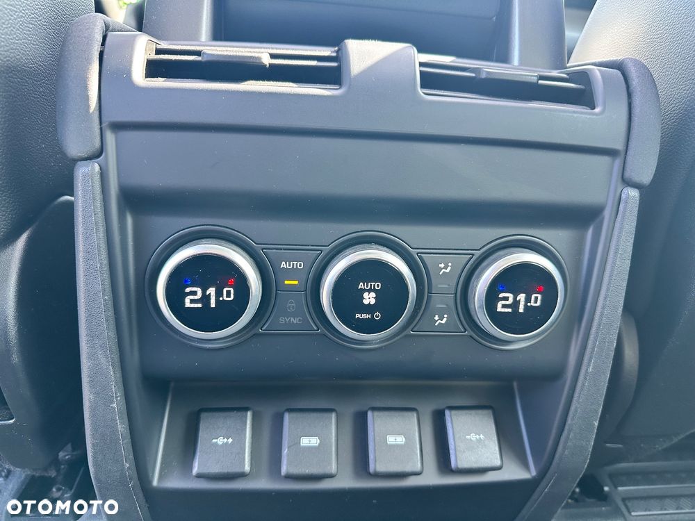 Land Rover Defender 110 D240 SE - 21