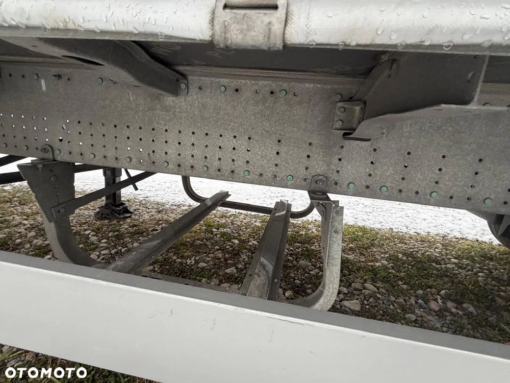 Schmitz Cargobull SCS MB Varios - koła 385/55 R22,5 - 5