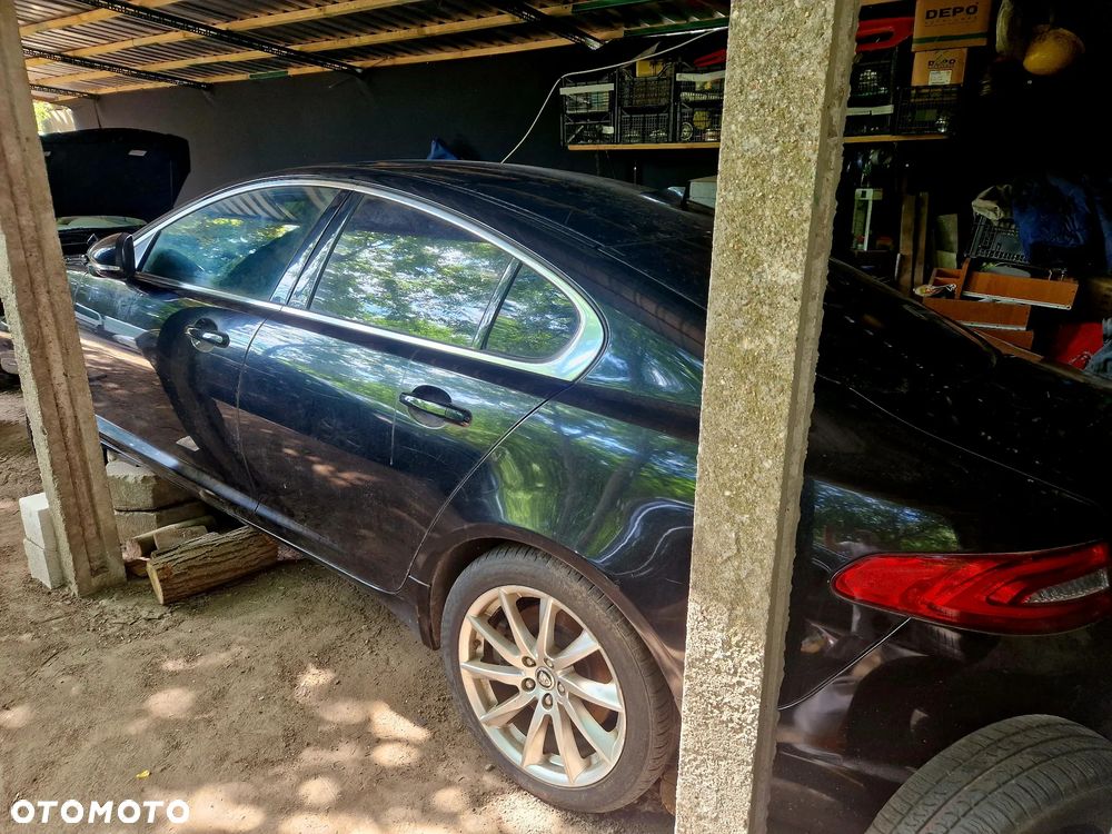 Jaguar XF 2.0 T Portfolio - 3