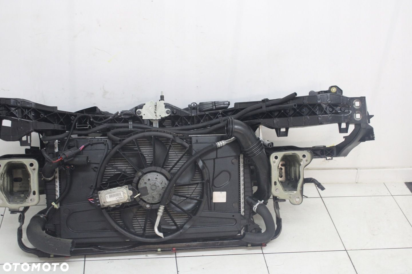 PAS PRZEDNI WZMOCNIENIE CHŁODNICE FORD FOCUS MK2 LIFT 2007R- 2.0 TDCI - 10