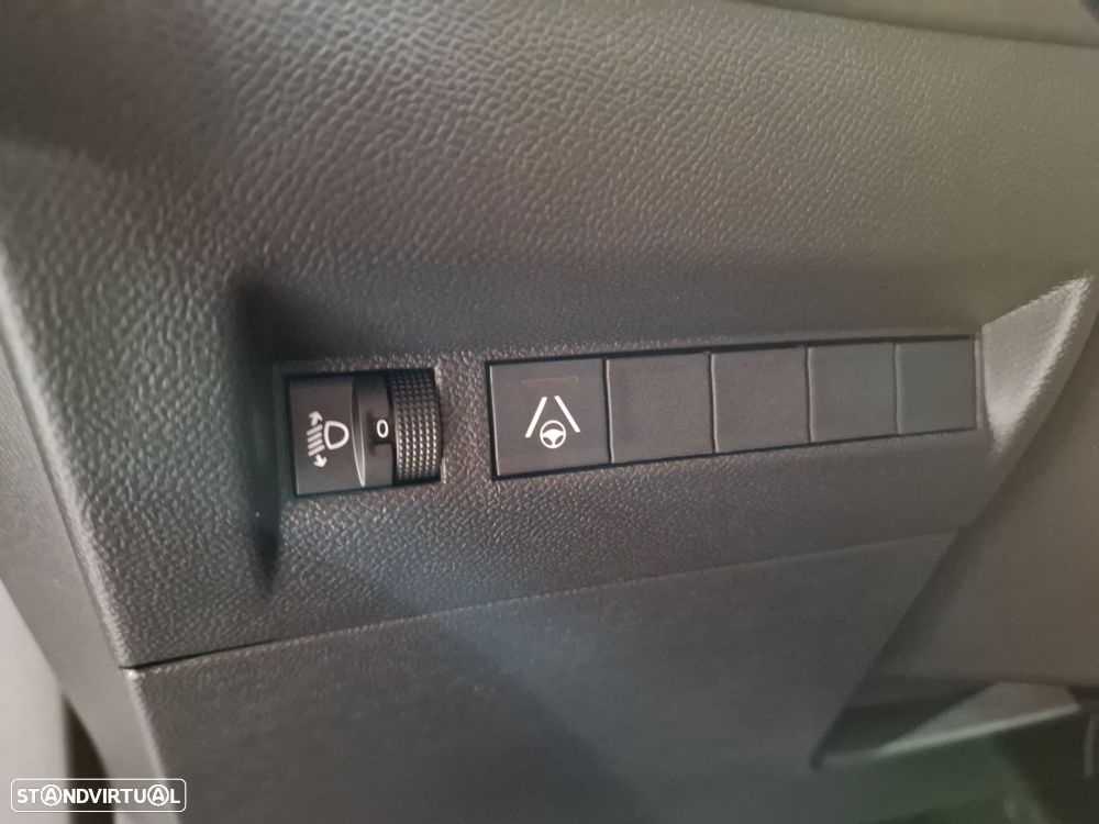 Peugeot e-2008 54 kWh Allure - 20