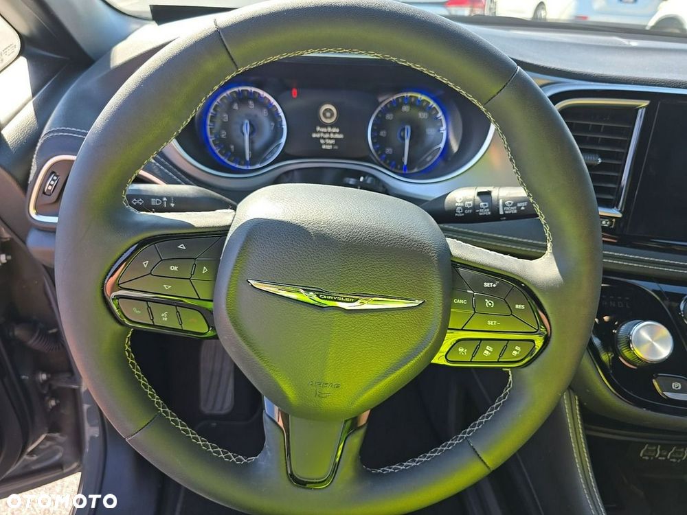 Chrysler Pacifica - 8