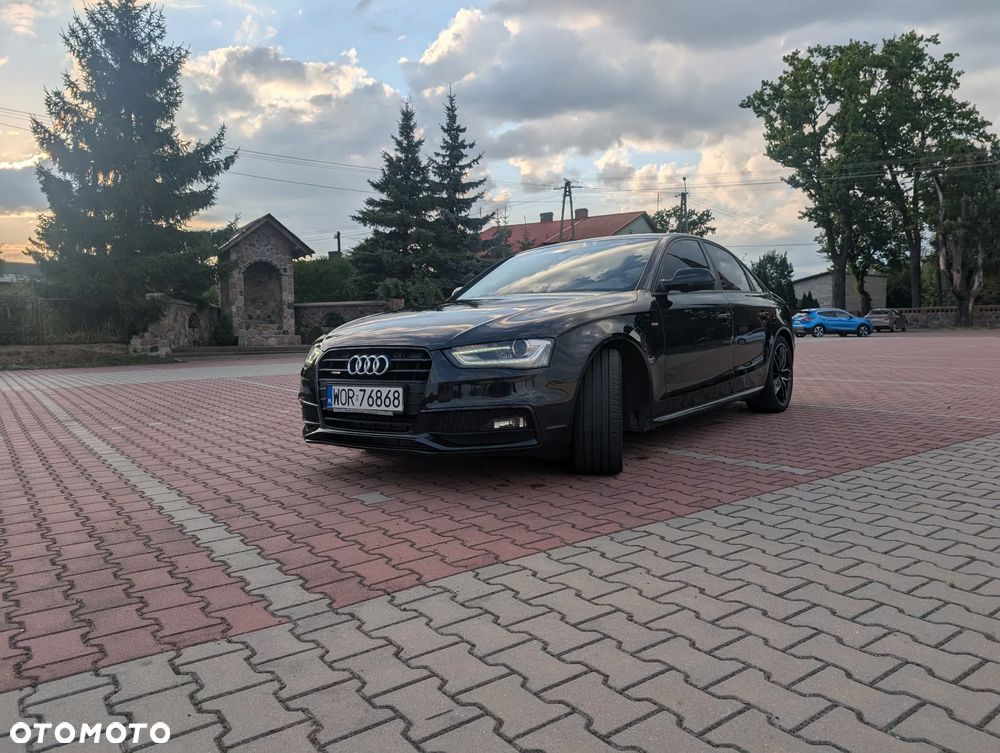 Audi A4 Limousine - 1