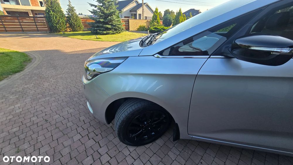 Kia Carens - 24