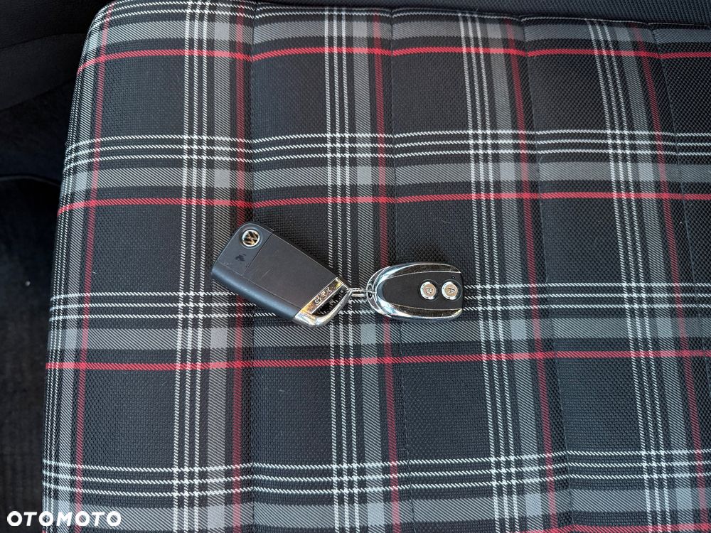 Volkswagen Golf GTI 2.0 TSI OPF DSG Performance - 16