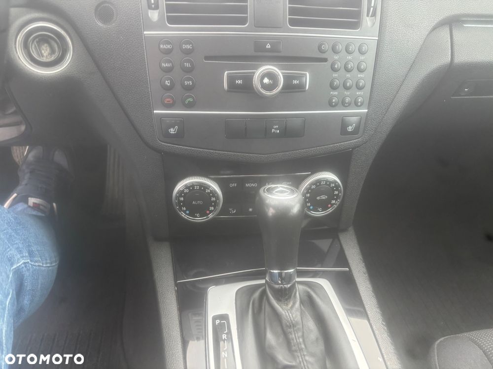 Mercedes-Benz Klasa C 180 CGI Automatik BlueEFFICIENCY - 18