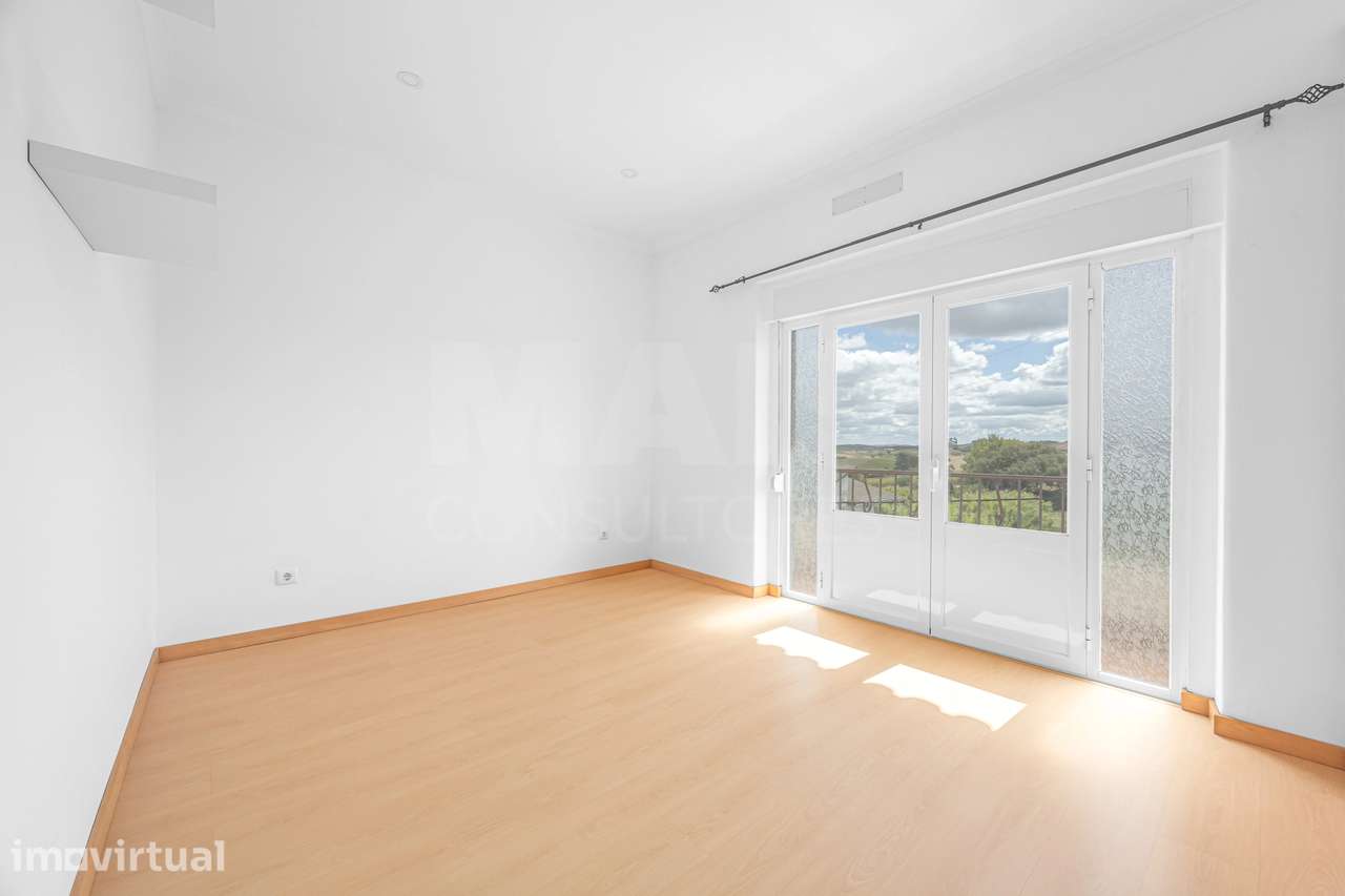 Moradia T6 Remodelada com Vista para a Serra de Montejunto - Grande imagem: 5/31