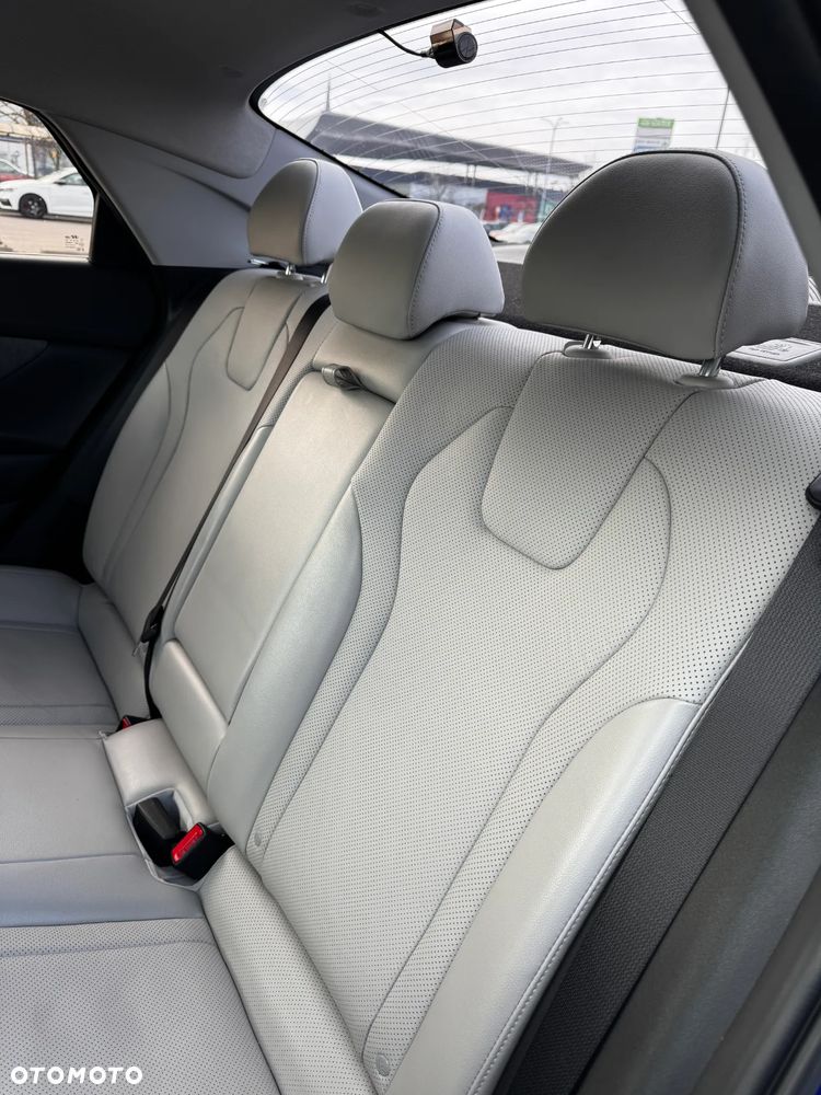 Hyundai Elantra 1.6 Executive CVT - 17