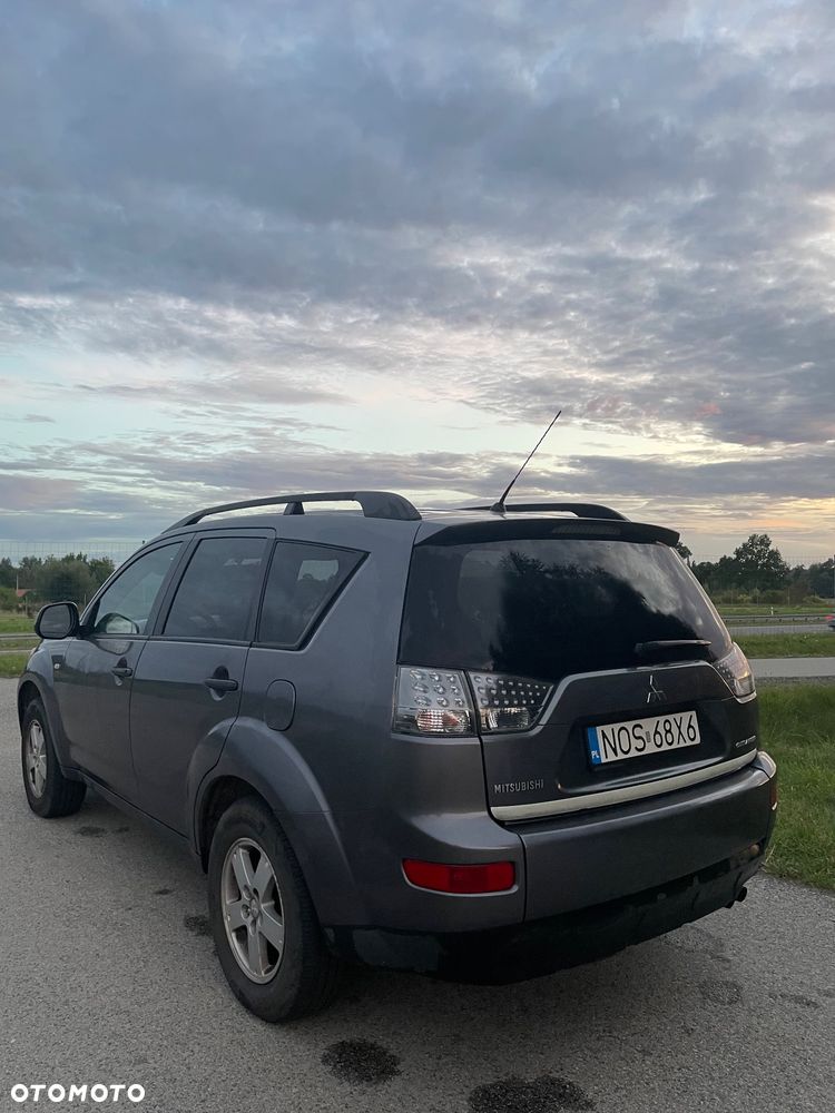 Mitsubishi Outlander 3.0 V6 XLS - 9