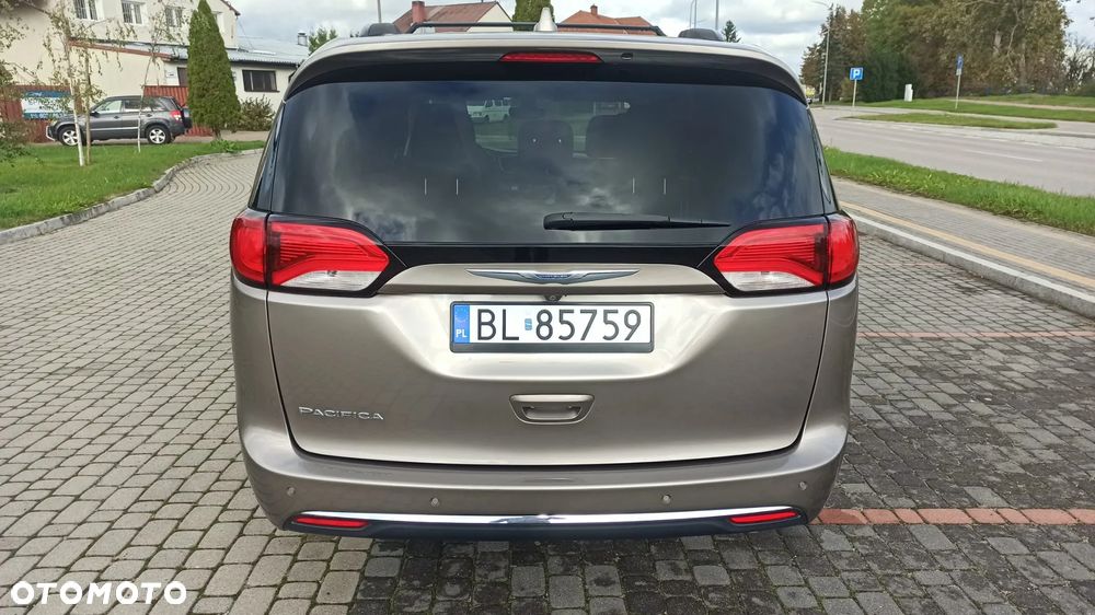 Chrysler Pacifica - 4