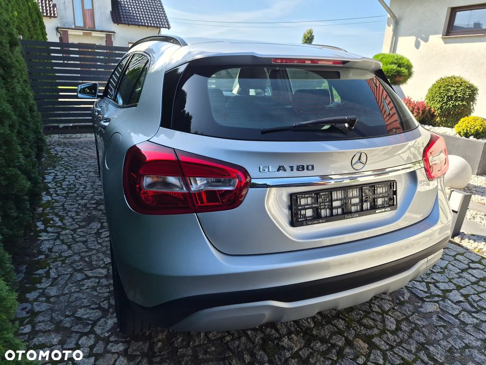 Mercedes-Benz GLA 180 Activity Edition - 22