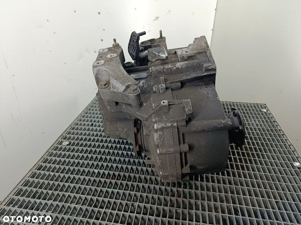 SKRZYNIA BIEGÓW MANUALNA 5 VW GOLF V KNY 2.0 TDI - 2