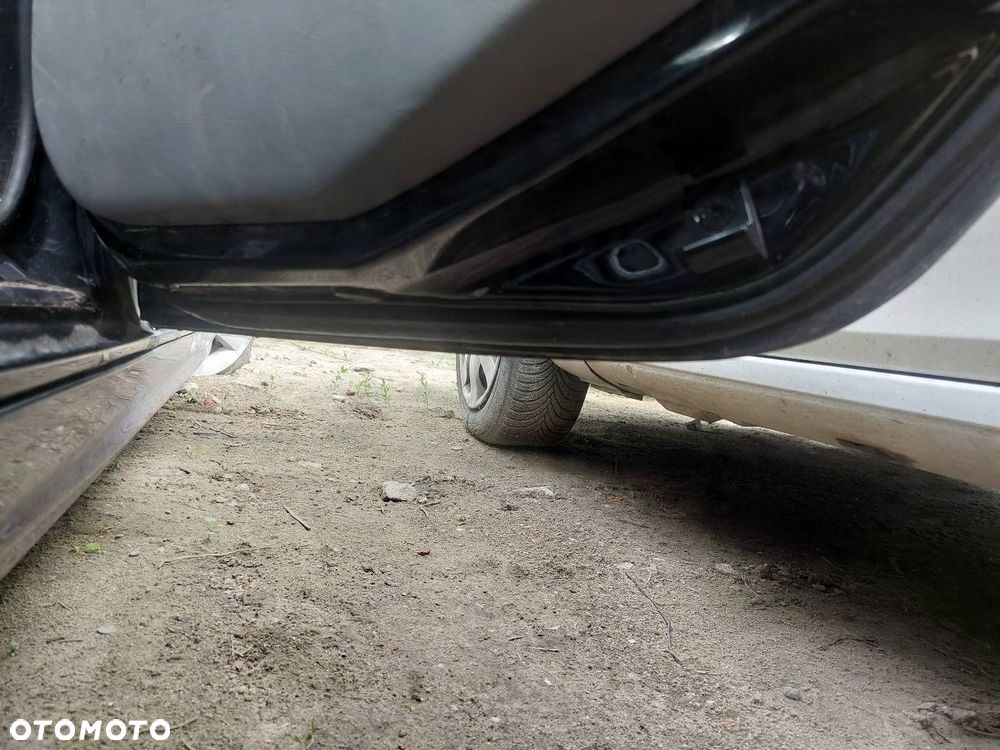 DRZWI KOMPLETNE PRAWY TYŁ BMW E46 TOURING 668/3 - 4