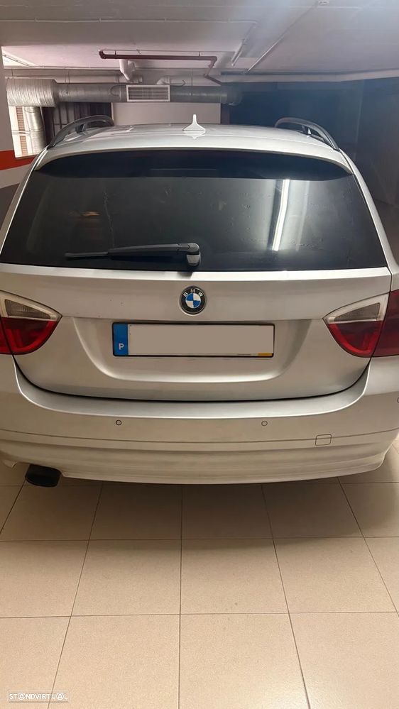 BMW 320 dA Touring - 8