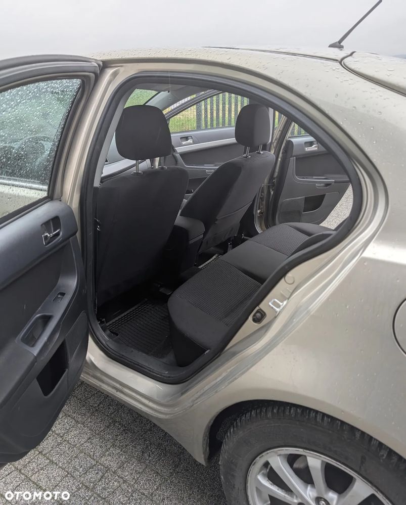 Mitsubishi Lancer 1.6 Invite - 9