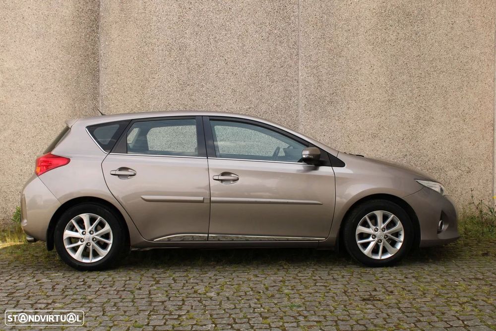 Toyota Auris 1.4 D-4D Exclusive+Navi - 10