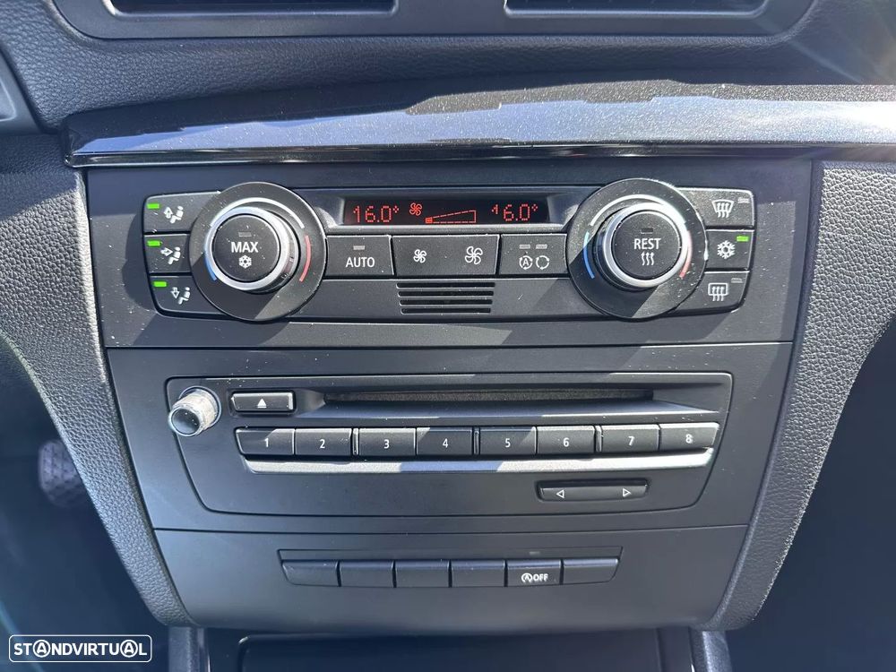 BMW 120 d Limited Edition Lifestyle c/ M Sport Pack - 34