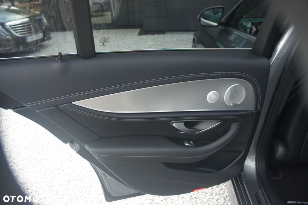 Mercedes-Benz Klasa E - 22