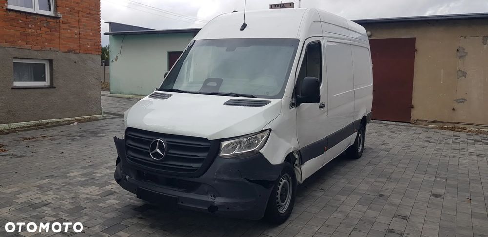 Mercedes-Benz Sprinter - 2