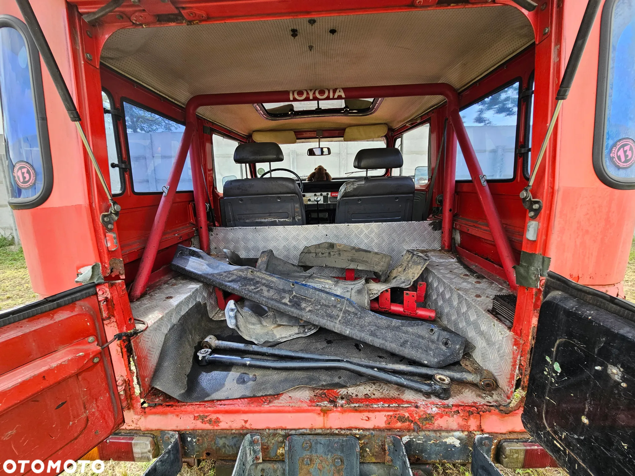 Toyota Land Cruiser - 20