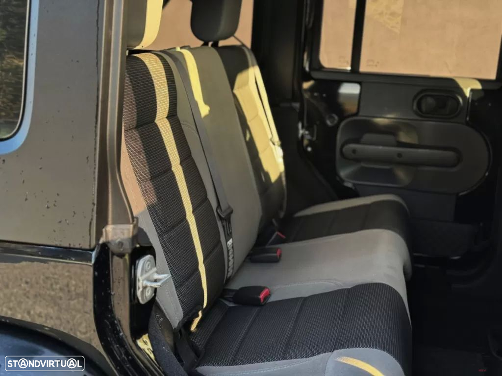 Jeep Wrangler Unlimited 2.8 CRD DPF Sport - 12
