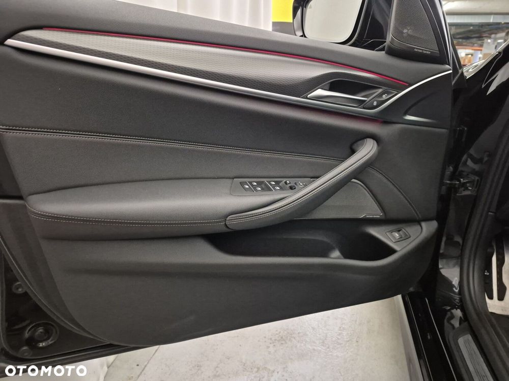 BMW Seria 5 540d xDrive mHEV M Sport sport - 12